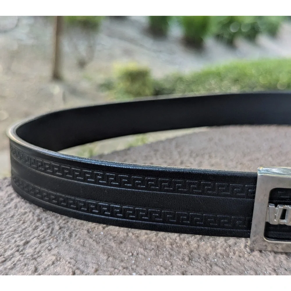 GIANNI VERSACE 90's Silver Buckle Versus Belt Black Leather Size 31 32 33 34 35